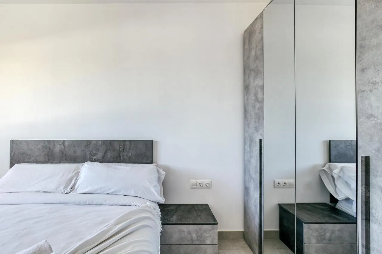 Giuliano Superior Para 4 Personas Empuriabrava Spain